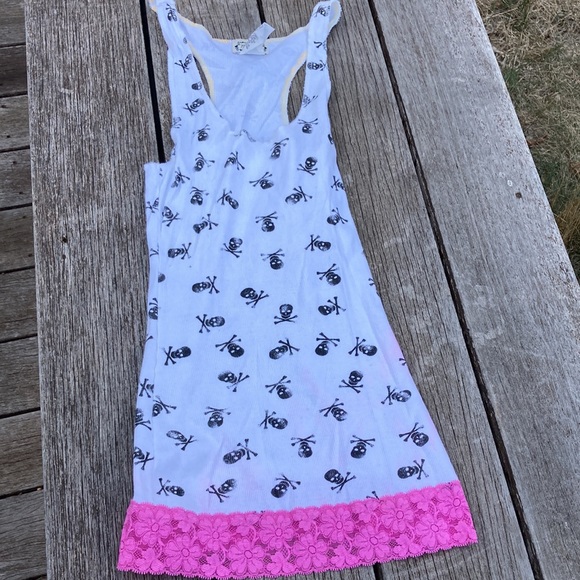 Womens white skull tank top with pink lace detail - Picture 4 of 4